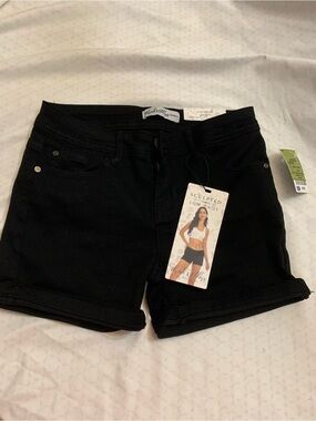 Sculpted Low Waist Black Women’s Jean Shorts